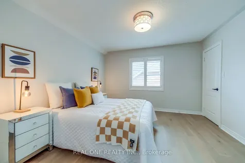 2326 Rockingham Drive Oakville ON L6H 7J4