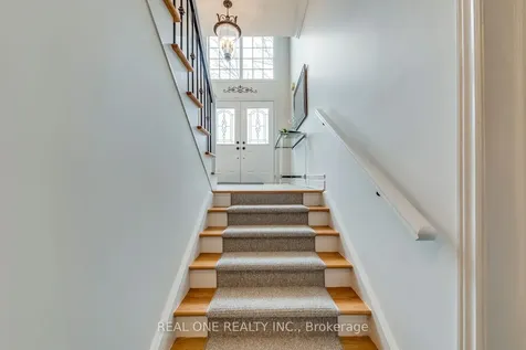 2326 Rockingham Drive Oakville ON L6H 7J4