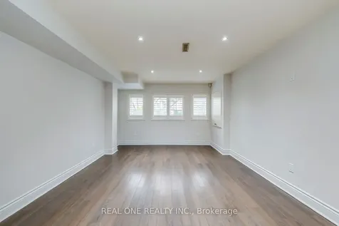 2326 Rockingham Drive Oakville ON L6H 7J4