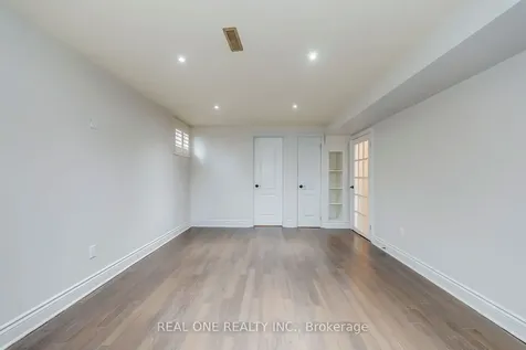 2326 Rockingham Drive Oakville ON L6H 7J4