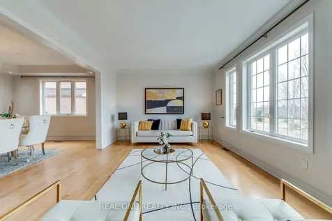 2326 Rockingham Drive Oakville ON L6H 7J4