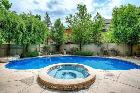 2326 Rockingham Drive Oakville ON L6H 7J4