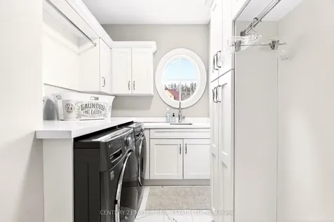 1054 Mohawk Road Burlington ON L7T 3M6