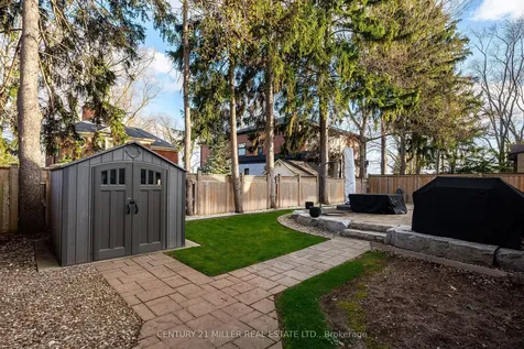 1054 Mohawk Road Burlington ON L7T 3M6