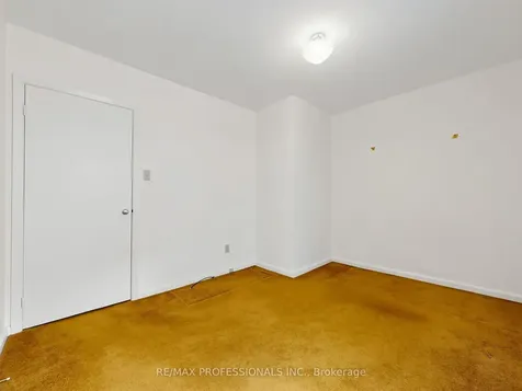 26 Henley Crescent Toronto ON M9W 2W9