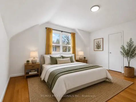 26 Henley Crescent Toronto ON M9W 2W9