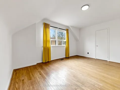 26 Henley Crescent Toronto ON M9W 2W9