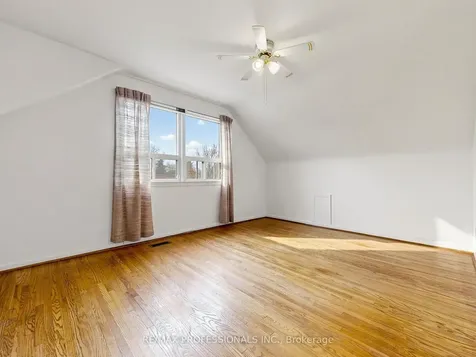 26 Henley Crescent Toronto ON M9W 2W9