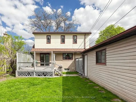 26 Henley Crescent Toronto ON M9W 2W9
