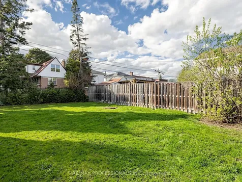 26 Henley Crescent Toronto ON M9W 2W9