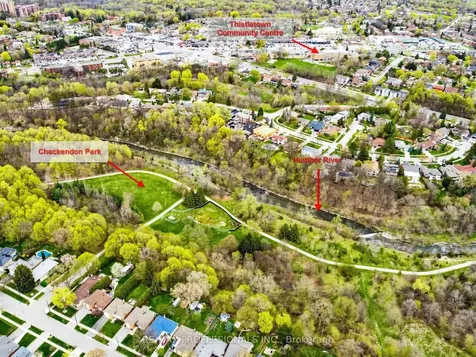 26 Henley Crescent Toronto ON M9W 2W9