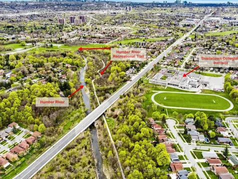 26 Henley Crescent Toronto ON M9W 2W9