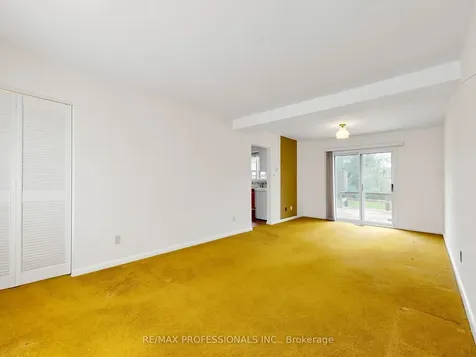 26 Henley Crescent Toronto ON M9W 2W9