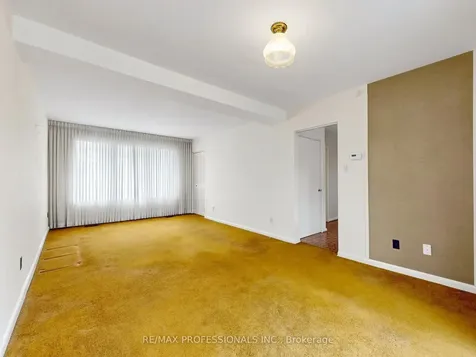 26 Henley Crescent Toronto ON M9W 2W9