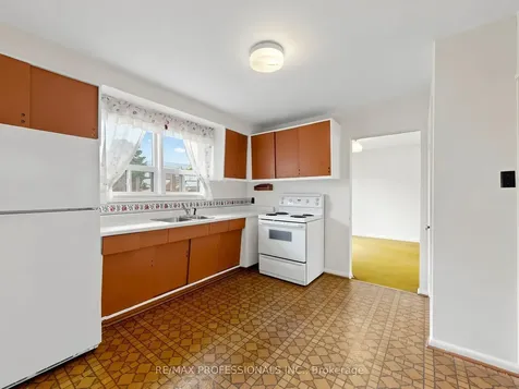 26 Henley Crescent Toronto ON M9W 2W9