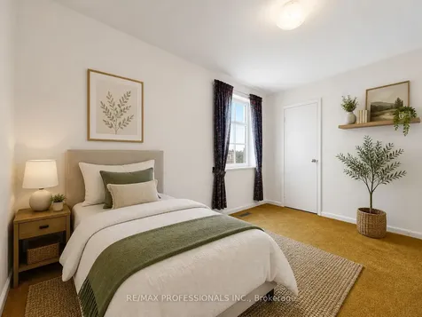 26 Henley Crescent Toronto ON M9W 2W9