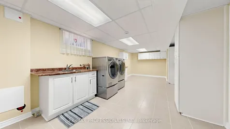 117 Mercury Road Toronto ON M9W 3H7