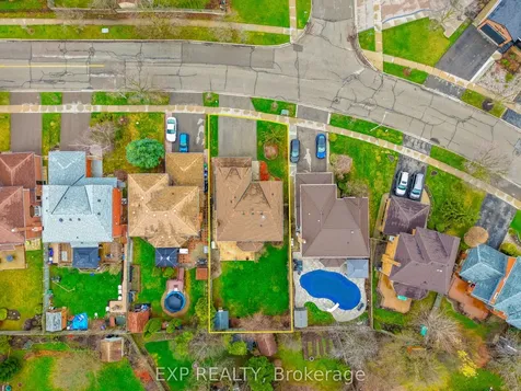 85 Professor's Lake Parkway Brampton ON L6S 4T4