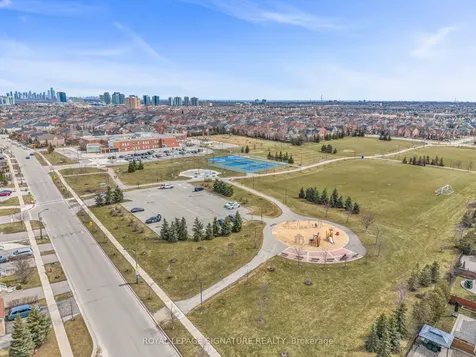 3319 Tacc Drive Mississauga ON L5M 0K4