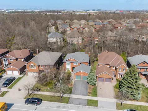 2133 Grand Boulevard Oakville ON L6H 5M3