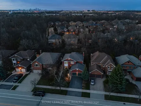 2133 Grand Boulevard Oakville ON L6H 5M3