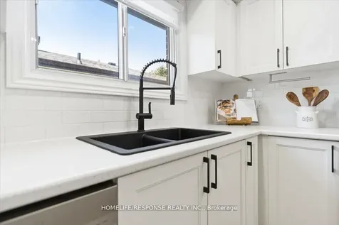 291 Thrace Avenue Mississauga ON L5B 2B2
