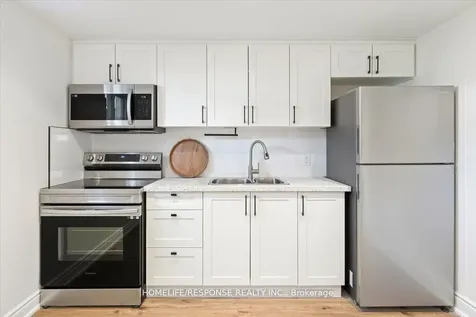 291 Thrace Avenue Mississauga ON L5B 2B2