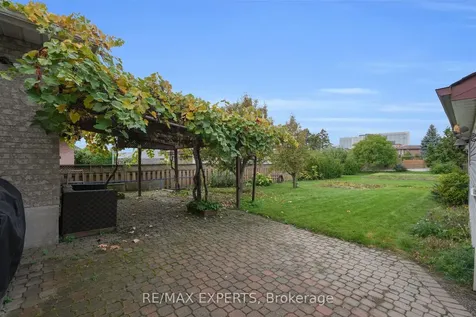 26 Grovedale Avenue Toronto ON M6L 1Y6