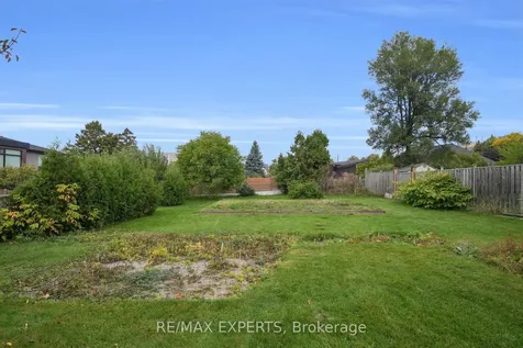 26 Grovedale Avenue Toronto ON M6L 1Y6