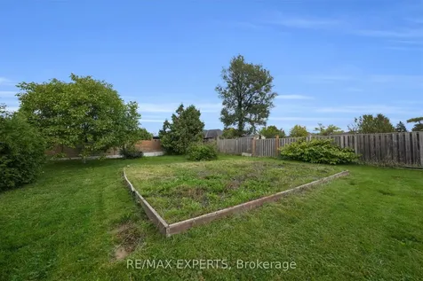 26 Grovedale Avenue Toronto ON M6L 1Y6