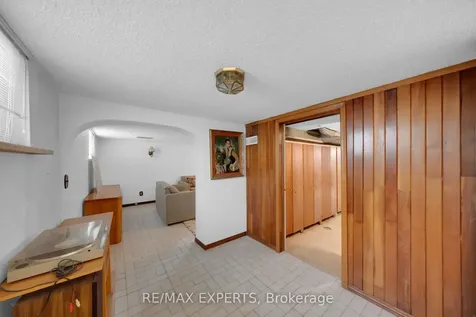 26 Grovedale Avenue Toronto ON M6L 1Y6