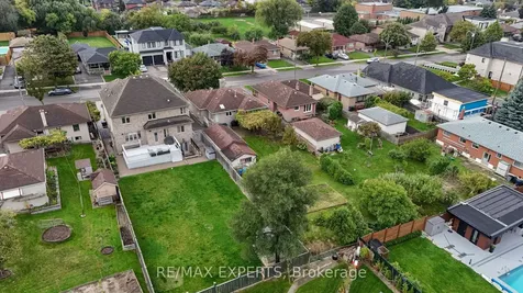 26 Grovedale Avenue Toronto ON M6L 1Y6