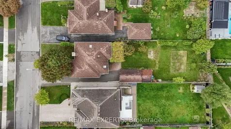 26 Grovedale Avenue Toronto ON M6L 1Y6