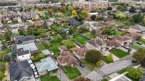 26 Grovedale Avenue Toronto ON M6L 1Y6