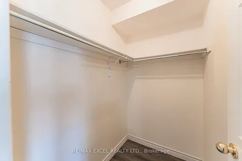 98 Georgian Drive Oakville ON L6H 6V1