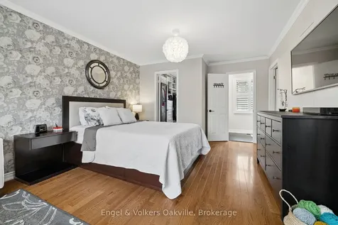 1375 Falgarwood Drive Oakville ON L6H 2P4