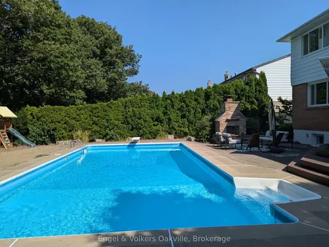 1375 Falgarwood Drive Oakville ON L6H 2P4