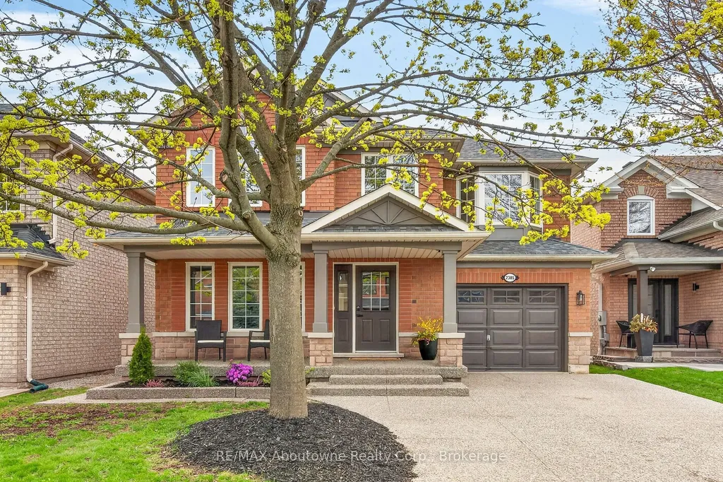 2385 Guildstone Crescent Oakville ON L6M 3Y8