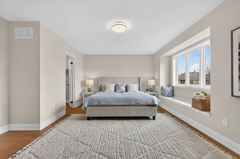 2385 Guildstone Crescent Oakville ON L6M 3Y8