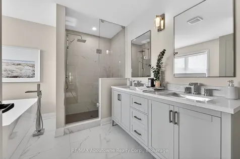 2385 Guildstone Crescent Oakville ON L6M 3Y8