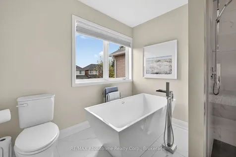 2385 Guildstone Crescent Oakville ON L6M 3Y8