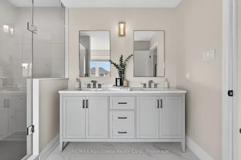 2385 Guildstone Crescent Oakville ON L6M 3Y8
