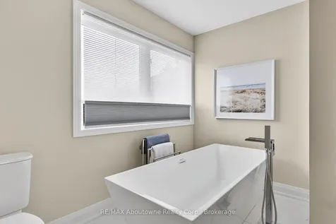 2385 Guildstone Crescent Oakville ON L6M 3Y8