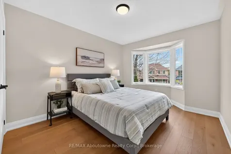 2385 Guildstone Crescent Oakville ON L6M 3Y8