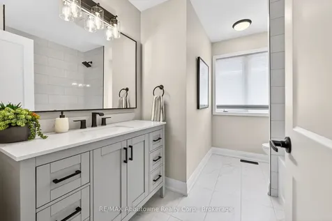 2385 Guildstone Crescent Oakville ON L6M 3Y8