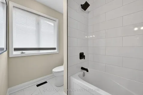 2385 Guildstone Crescent Oakville ON L6M 3Y8