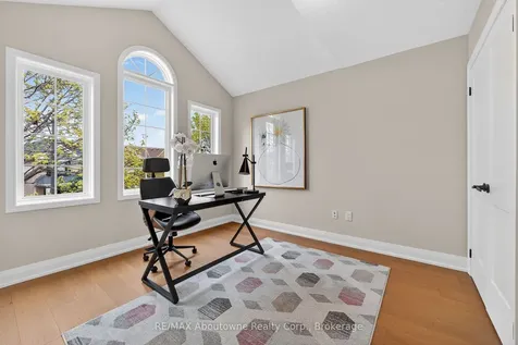 2385 Guildstone Crescent Oakville ON L6M 3Y8
