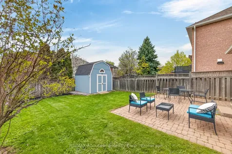 2385 Guildstone Crescent Oakville ON L6M 3Y8