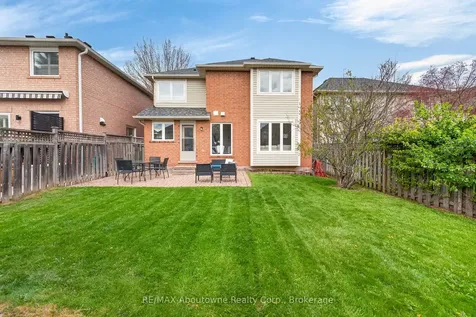 2385 Guildstone Crescent Oakville ON L6M 3Y8