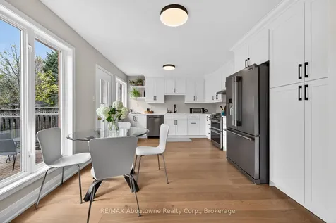 2385 Guildstone Crescent Oakville ON L6M 3Y8